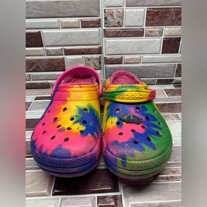 Crocs Unisex Classic Clog Pink Fur Lined Tie Dye Junior  Size 6 Sandals